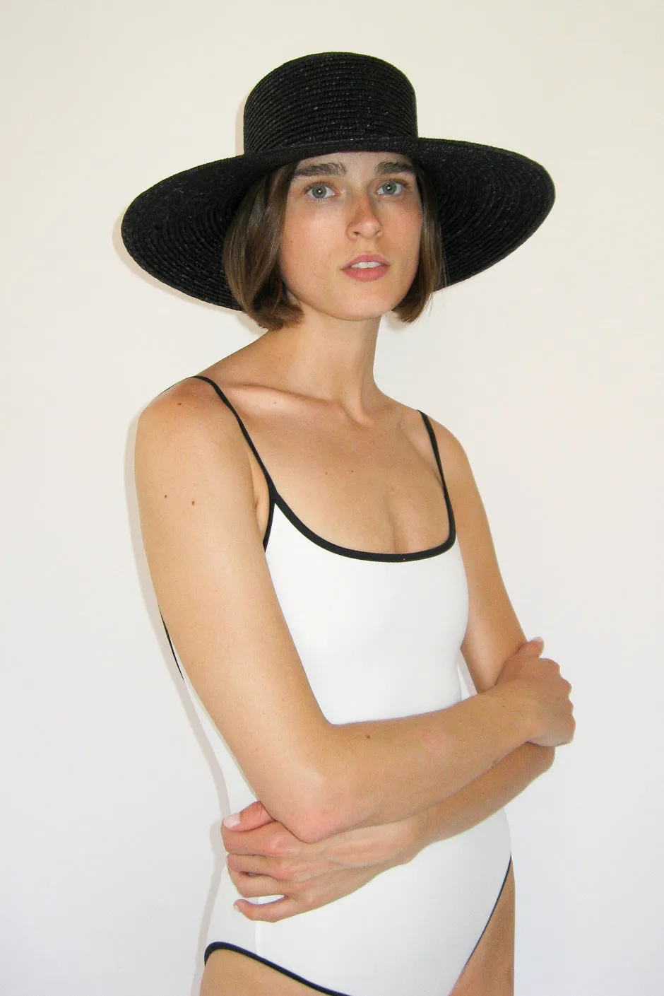 Medium Brim Flat Top Hat in Black Straw