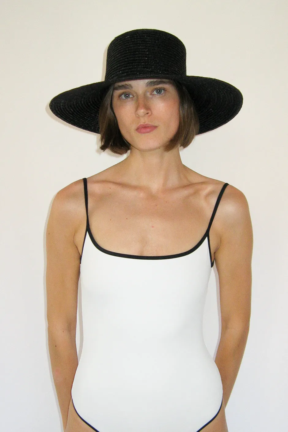 Medium Brim Flat Top Hat in Black Straw