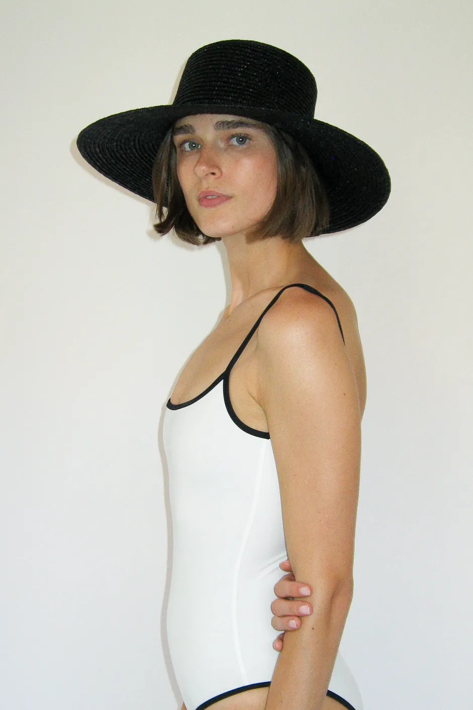 Medium Brim Flat Top Hat in Black Straw