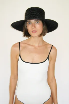 Medium Brim Flat Top Hat in Black Straw