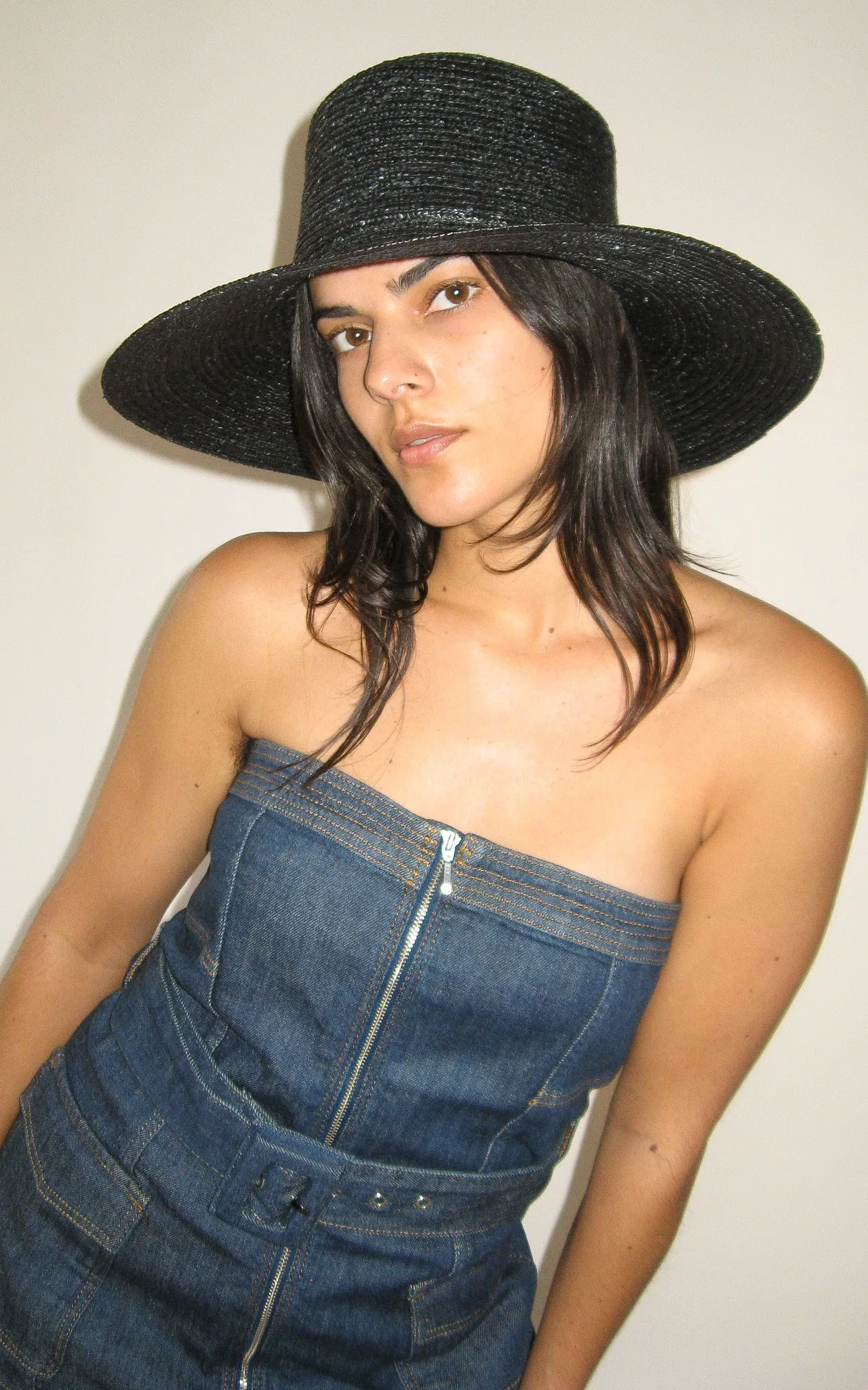Medium Brim Flat Top Hat in Black Straw